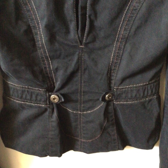 Guess Jeans VGUC unique black jean jacket, 3 button up, buttons on sleeves - Picture 7 of 16
